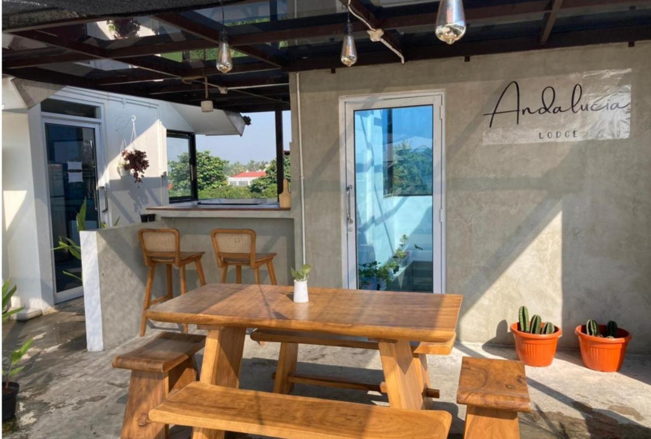 Sans Hotel Andalucia Pasteur Bandung Exterior foto